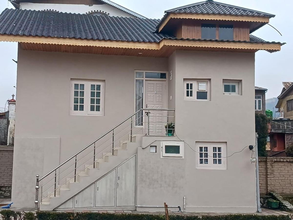 Farsal Villa Srinagar  Luaran gambar